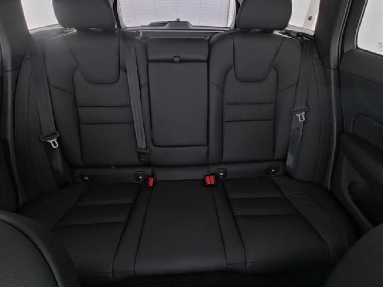Fahrzeugabbildung Volvo V60 Kombi Plus Bright Recharge Plug-In Hybrid AW