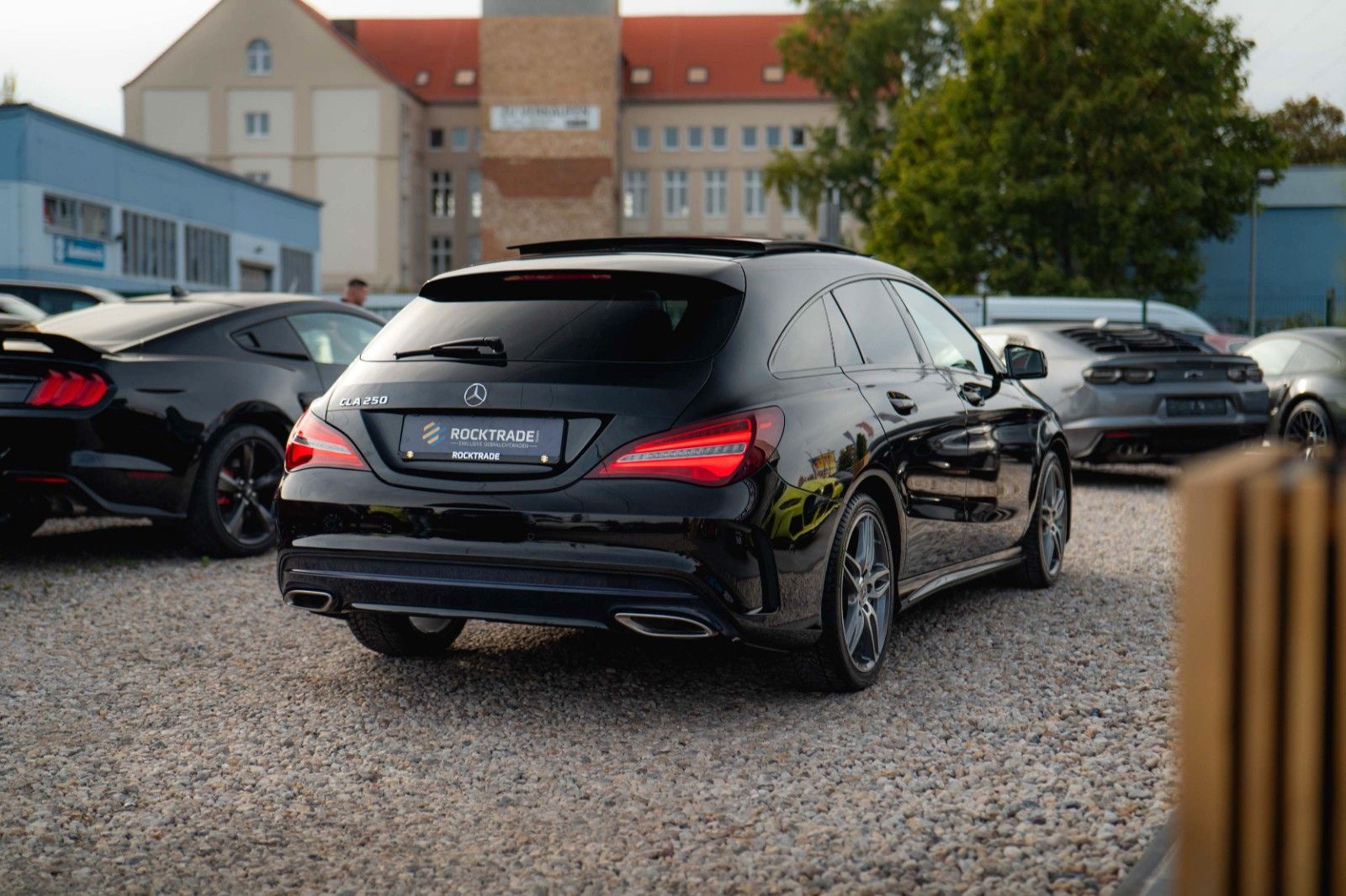 Fahrzeugabbildung Mercedes-Benz CLA 250 Shooting Brake AMG Night-Paket | Pano