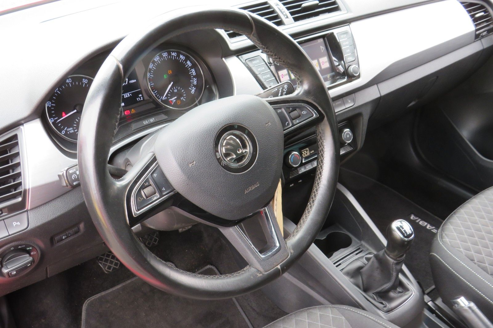 Fahrzeugabbildung SKODA Fabia Drive PDC GRA SITZH. CLIMATRONIC 16ZOLL