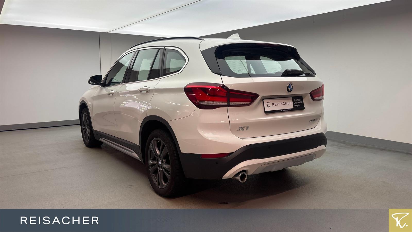 BMW X1 sDrive18i A xLine,AHK,SpSitze,Navi,DA,