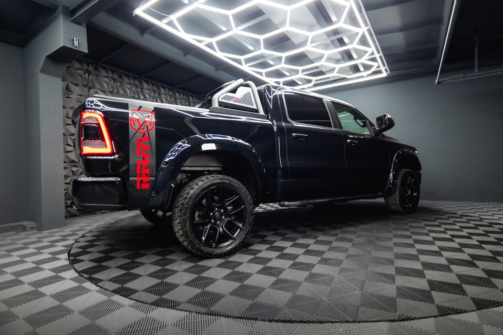 Fahrzeugabbildung Dodge RAM 5.7 V8 HEMI 4x4 NIGHT LARAMIE *Pano*22 Zoll*
