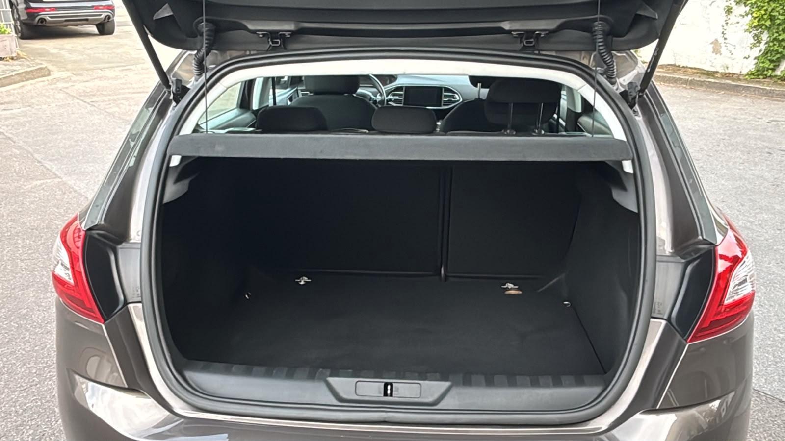 Peugeot 308 Active *1.2 Benzin* *Gut gepflegt*