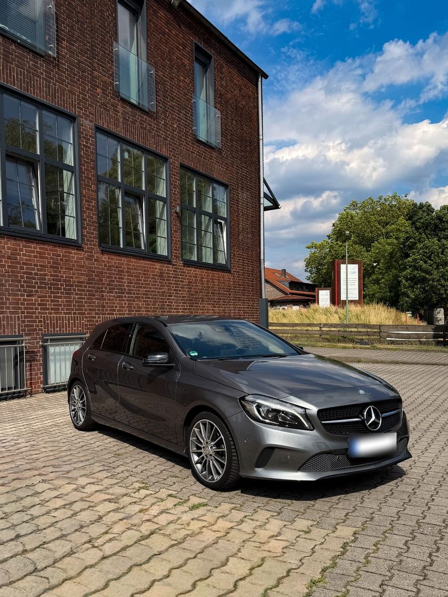 MERCEDES-BENZ Mercedes-Benz A180 Automatik | LED | Navi ...