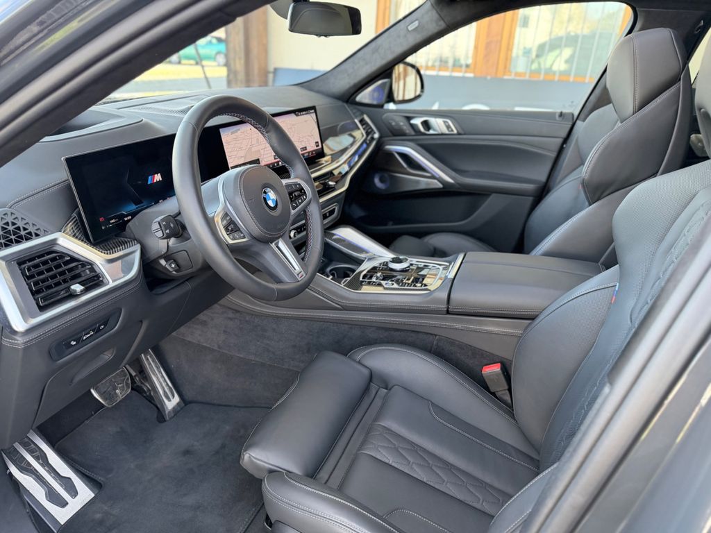 BMW X6 M60i/B&W/M-Paket Pro/Sky-Lounge/S-Belüftung BMW X6 M60i/B&W/M-Paket Pro/Sky-Lounge/S-Belüftung