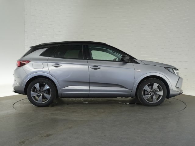 Grandland GSe PHEV 4X4 AT+AHK+NAVI+RÜCKFAHRKAMER