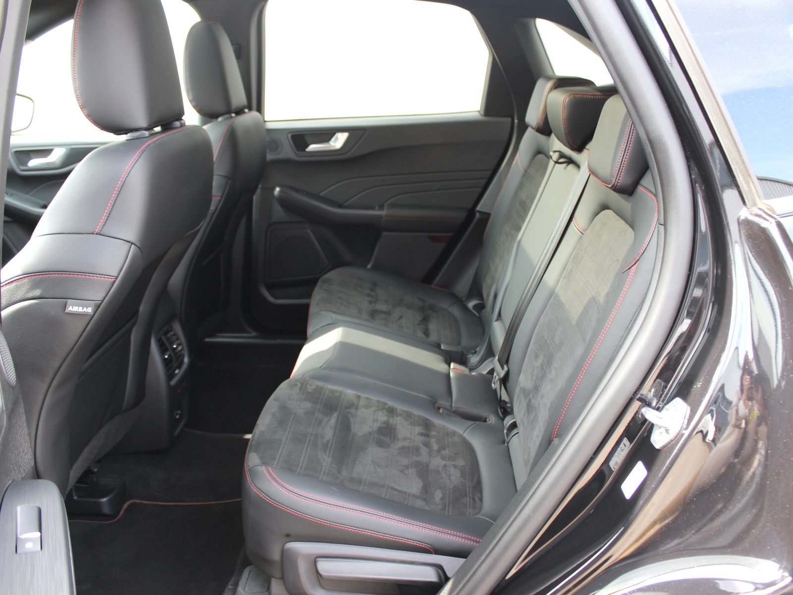 Fahrzeugabbildung Ford Kuga Plug-In Hybrid ST-Line X 2,5 Duratec