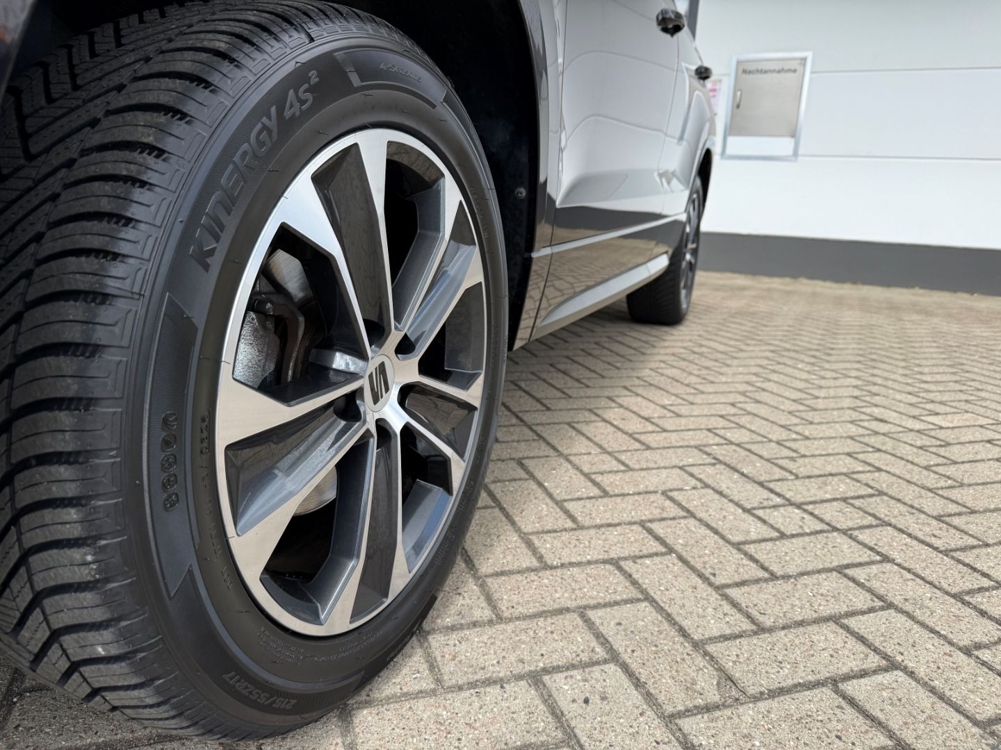 Fahrzeugabbildung SEAT Ateca 1,5 TSI FR LED AHK Navi RFK GJR TWA VZE Te