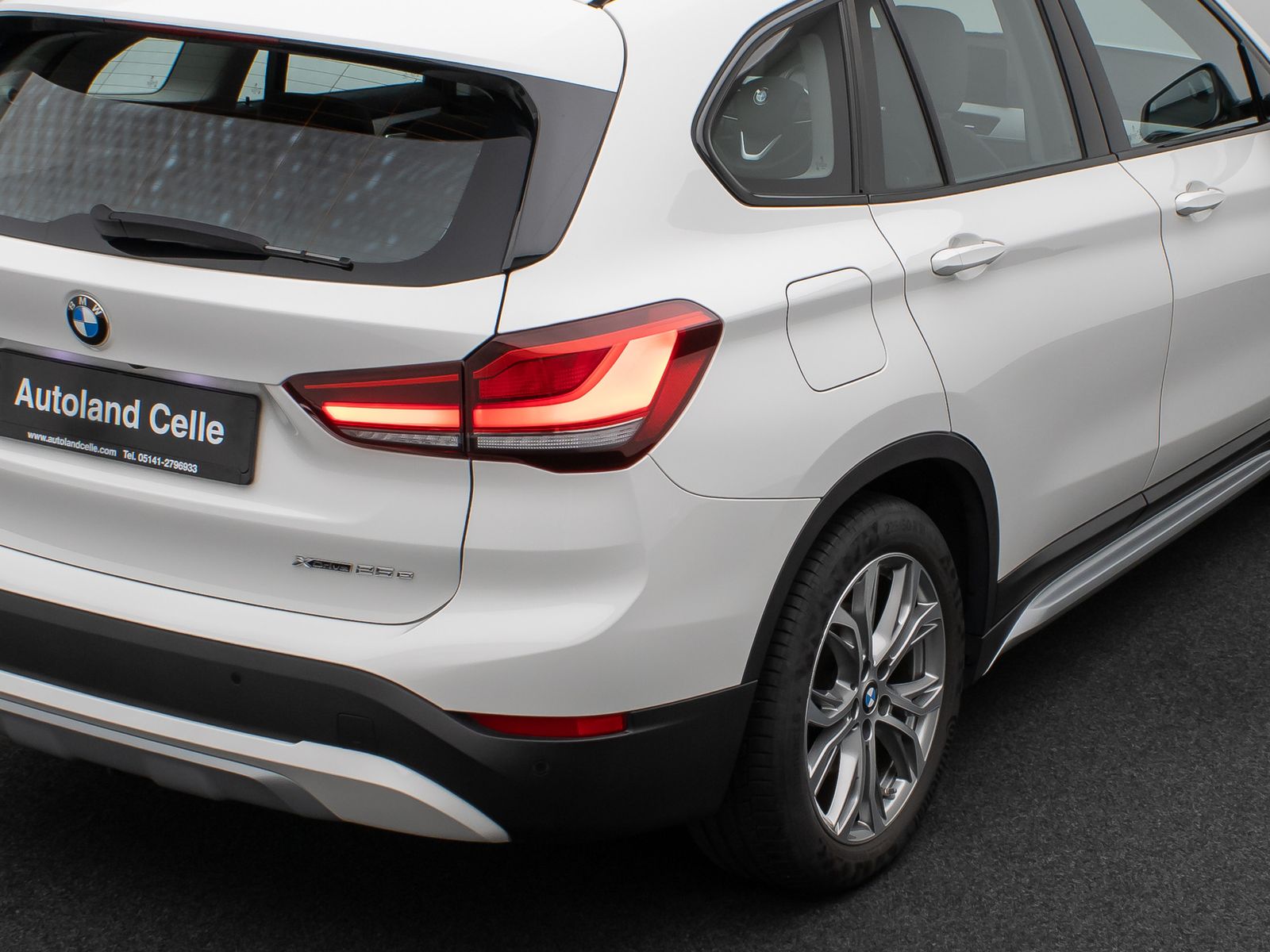 Fahrzeugabbildung BMW X1 xD25e xLine Panorama Kamera HUD DAB H/K AHK