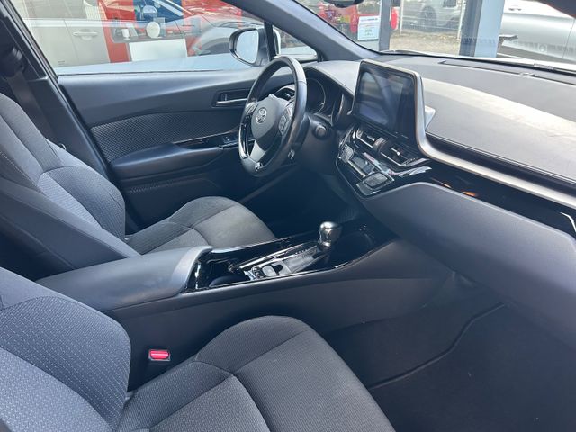 Fahrzeugabbildung Toyota C-HR Hybrid Team D+Kamera+Navi+LED+BT+PDC+SHZ+BC