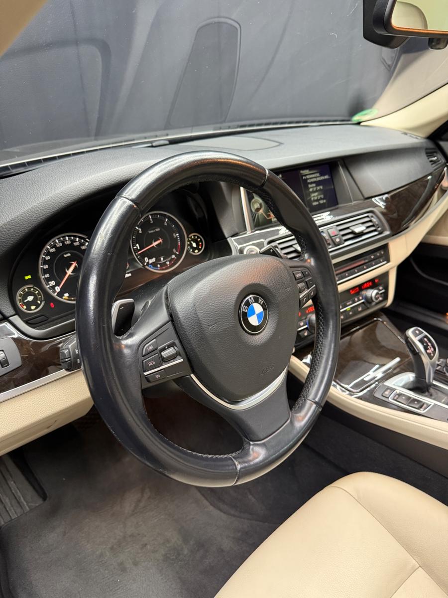 BMW 530D XDRIVE 258ch - TOIT PANORAMIQUE - CUIR DAKOTA - SIÈGES CHAUFFANTS - GPS PROFESSIONAL - SUSPENSION PNEUMATIQUE