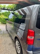 Peugeot e-Traveller L2 75 kWh 8 Sitze - Peugeot: Kombi, Tr