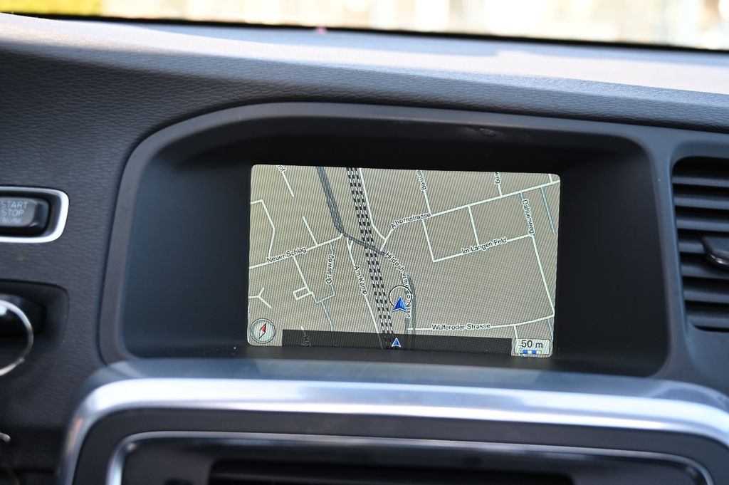 VOLVO V60 Kombi D4 Summum Leder Schiebedach Navi VOLL VOLVO V60 Kombi D4 Summum Leder Schiebedach Navi VOLL