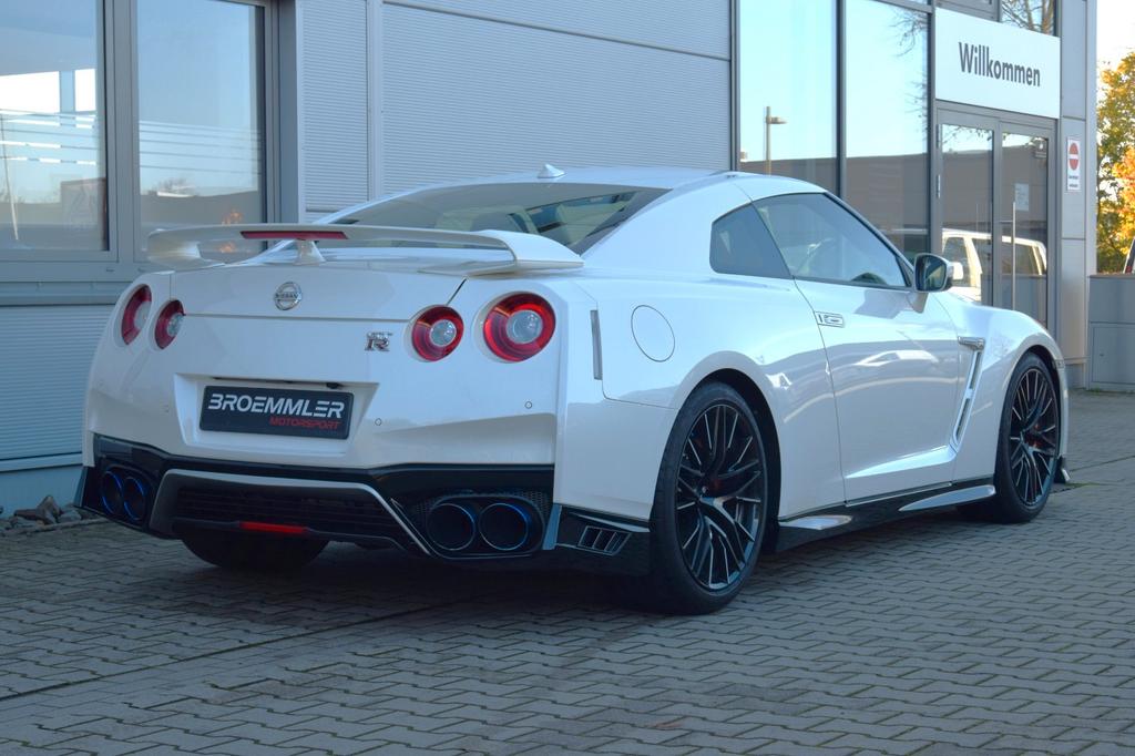 Nissan GT-R