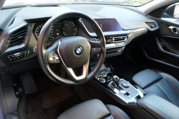 Fahrzeugabbildung BMW 120 1 Limousine 120 d xDrive Sport Line