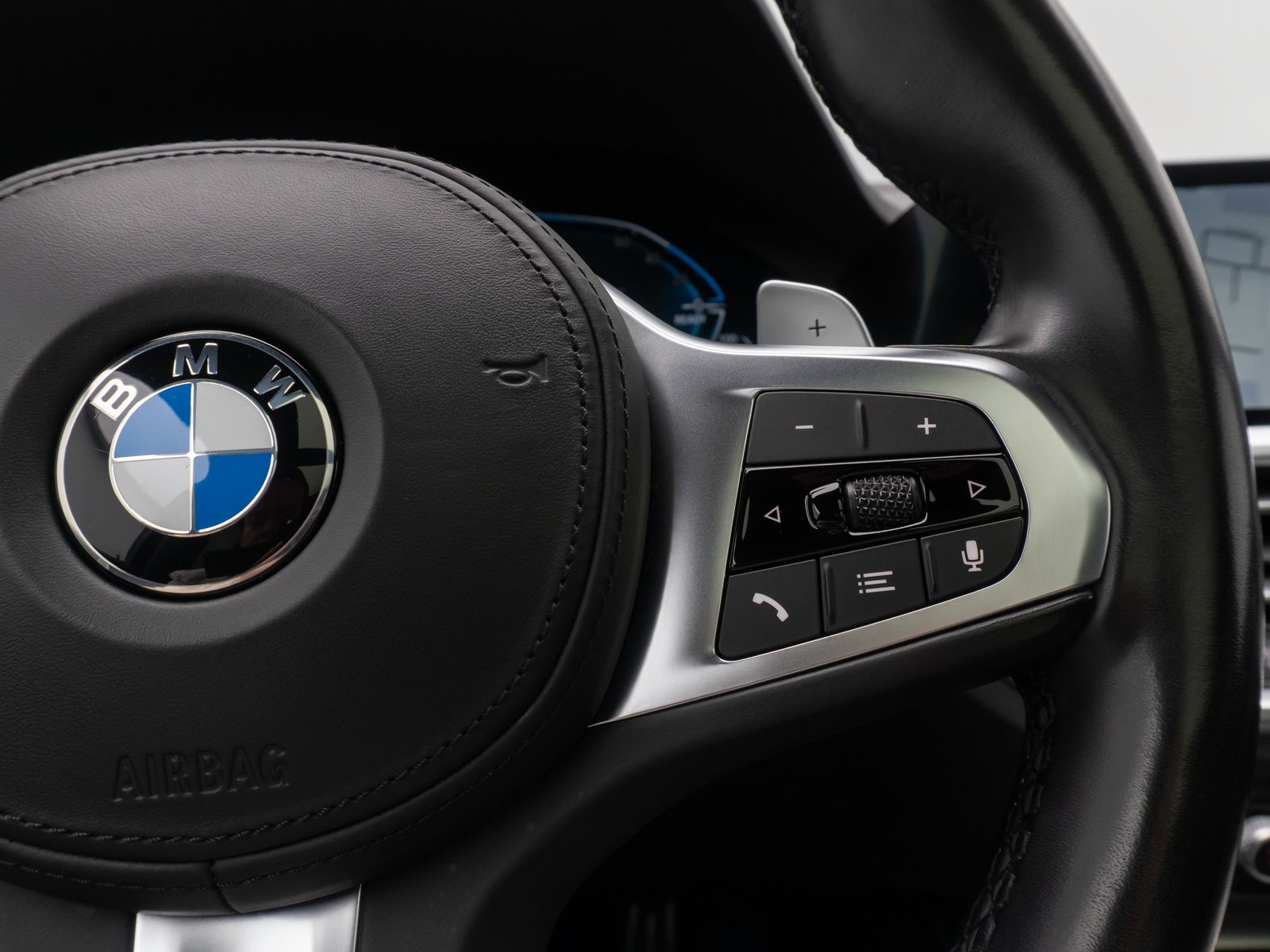 Fahrzeugabbildung BMW 330e xD M Sport Kamera DAB Laser HUD Panoram 19"