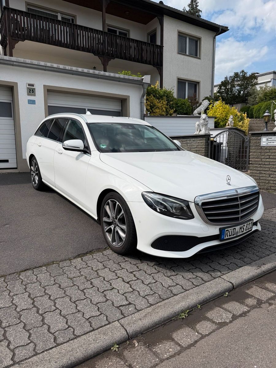 MERCEDES-BENZ Mercedes E220, aus 2. Hand,  MB Scheckheft