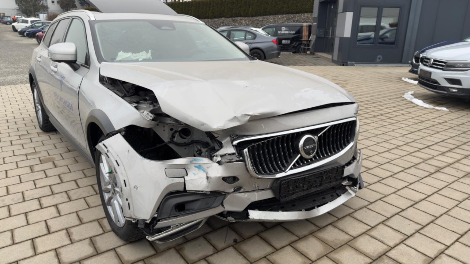 Volvo V 90. 2.0 Cross Country Plus AWD