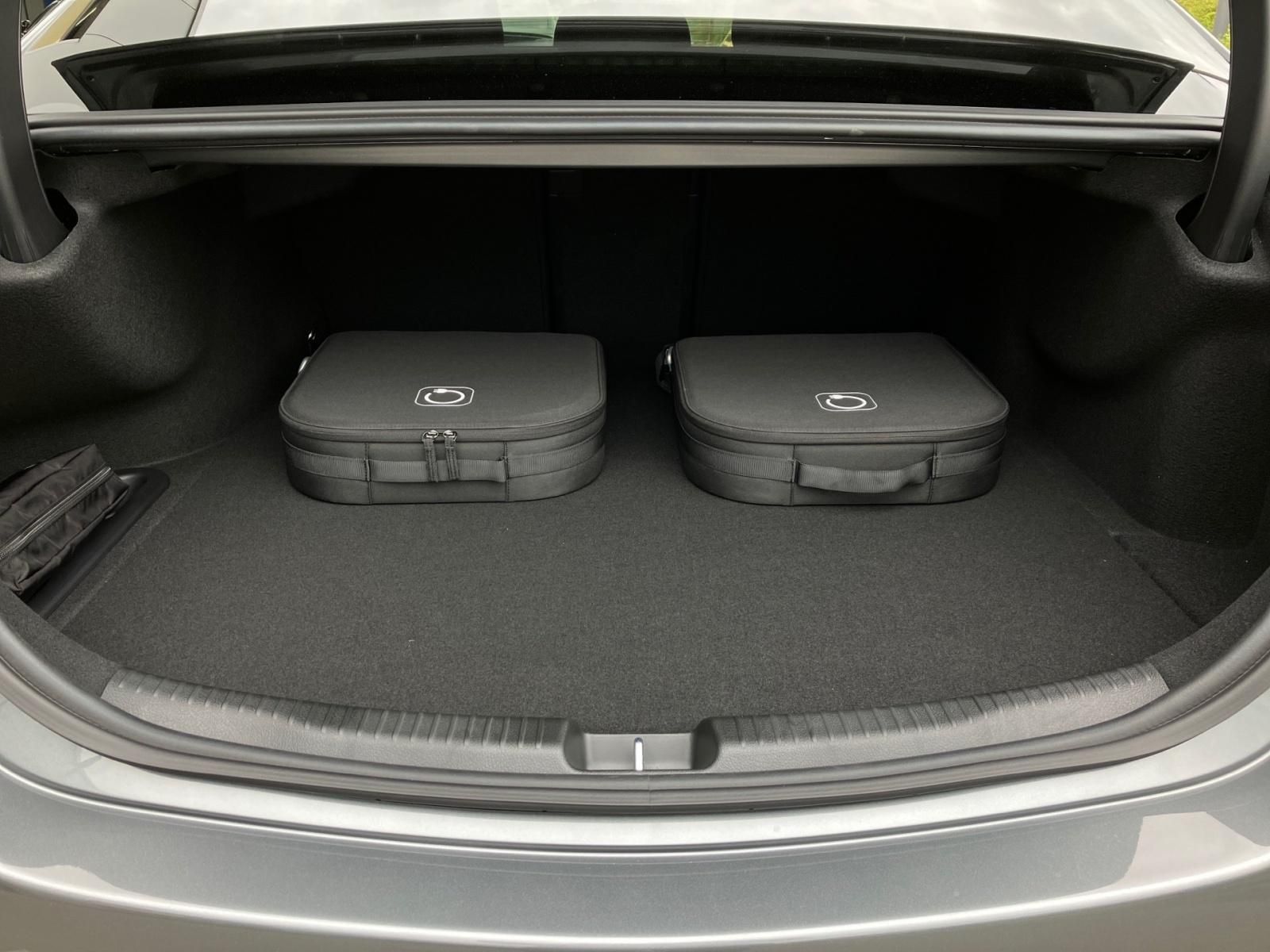 Fahrzeugabbildung Mercedes-Benz C 400 e 4M **AMG*NIGHT*MBUX PREMIUM*FAHRASSIST*