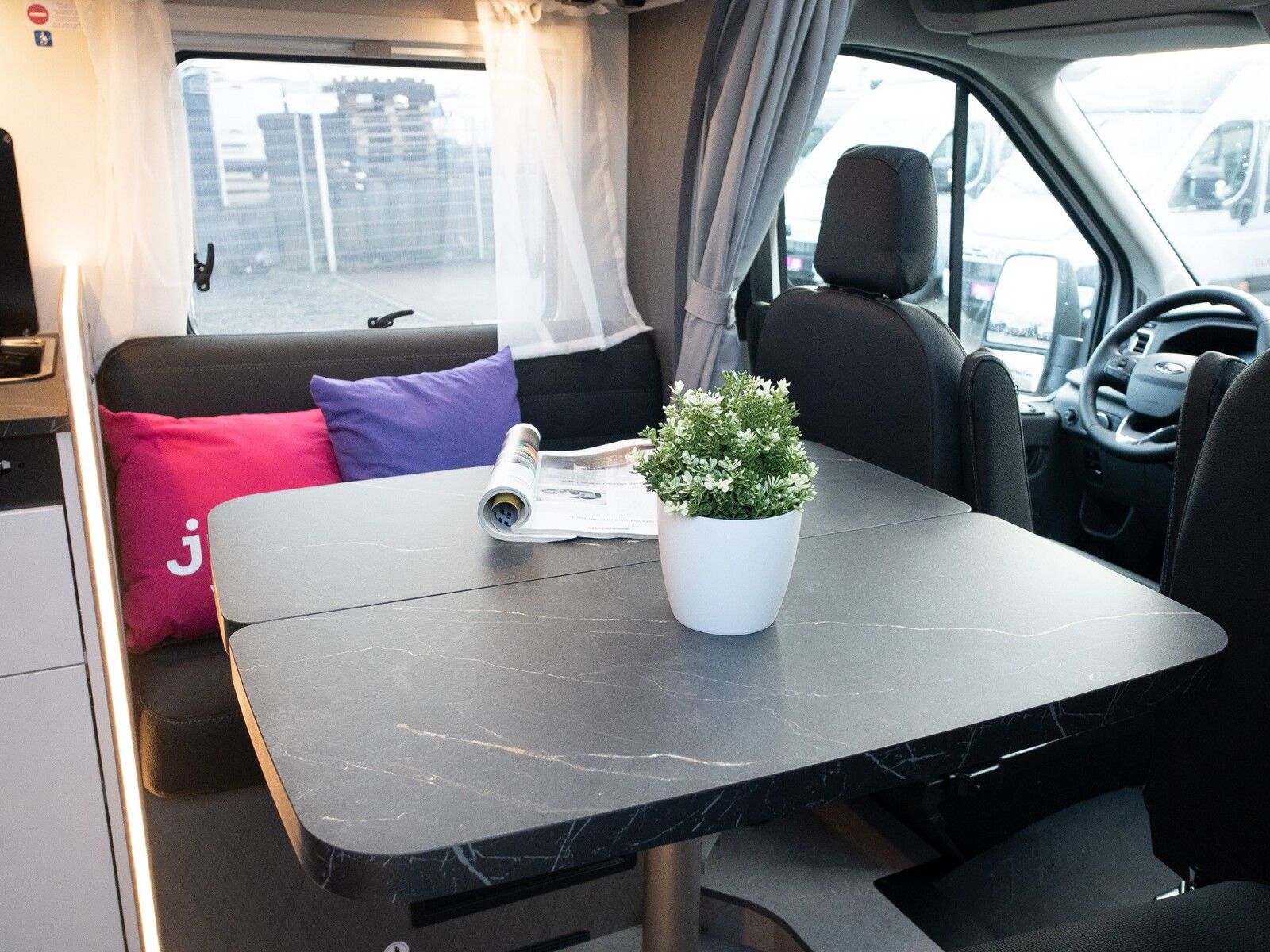 Fahrzeugabbildung Etrusco V Ford 6.8 SCF Complete Selection! Dieselheizung