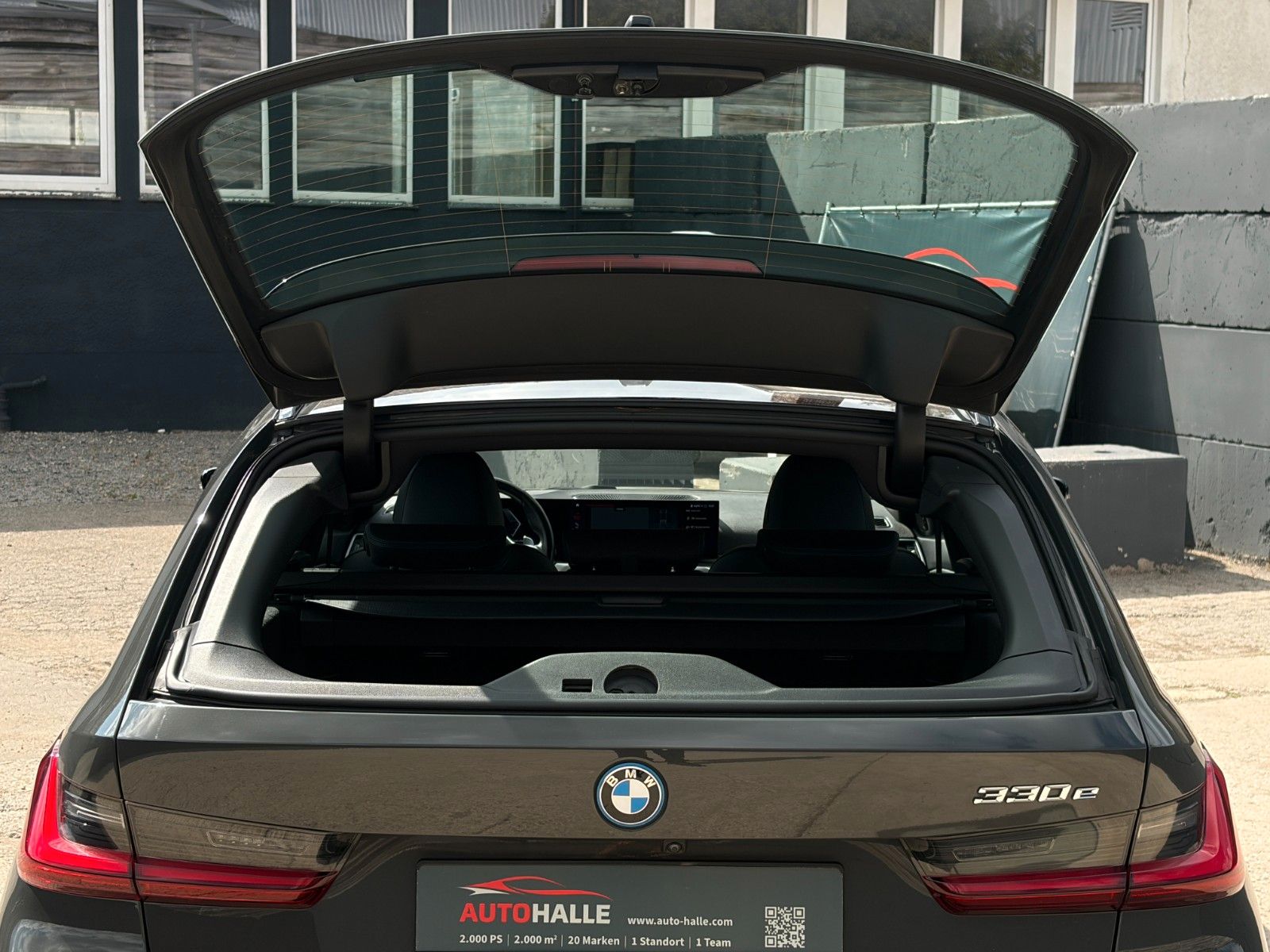 Fahrzeugabbildung BMW 330e Touring M Sport Alcan. Anthra. LC+ AHK H&K