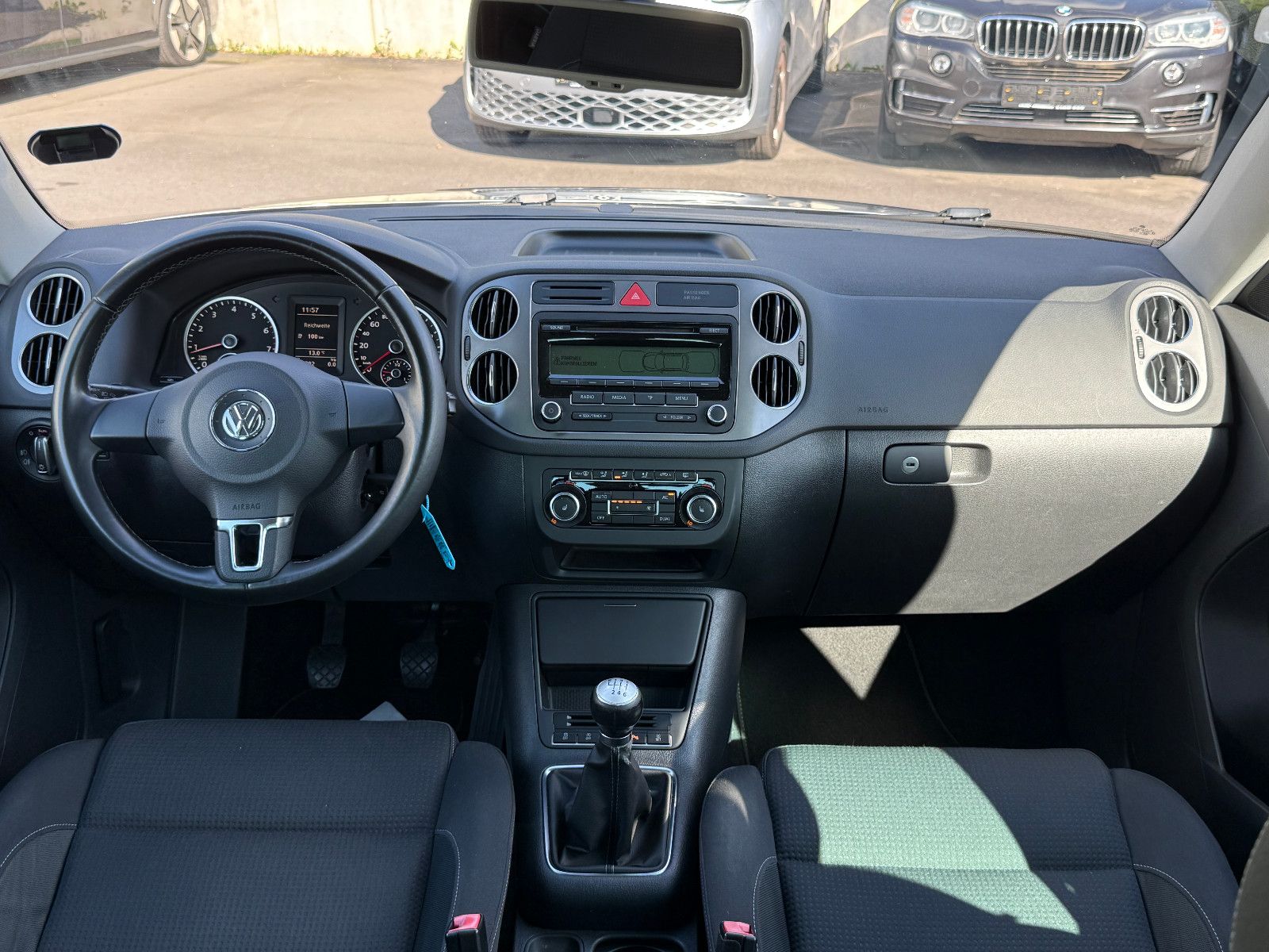 Fahrzeugabbildung Volkswagen Tiguan Team AHK Ambiente-Paket GRA SHZ PDC