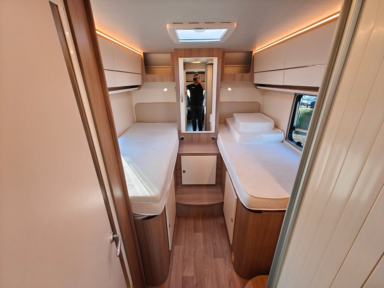 Fahrzeugabbildung XGO Dynamic 99 P + Hubbett, Solar, SAT, TV, Markise