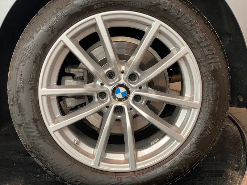 BMW 320d Touring xDrive Curved DrivingA. DAB Shz LED foto 8