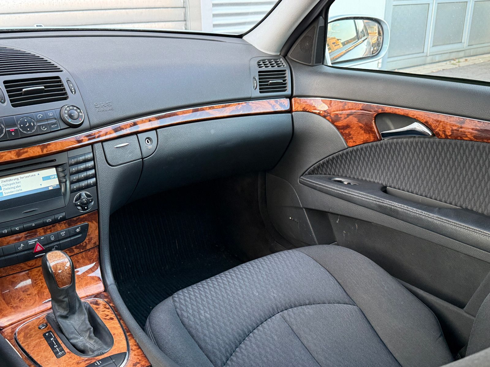 Fahrzeugabbildung Mercedes-Benz E 320 CDI Elegance Aut AHK GRA Xenon Navi H/K