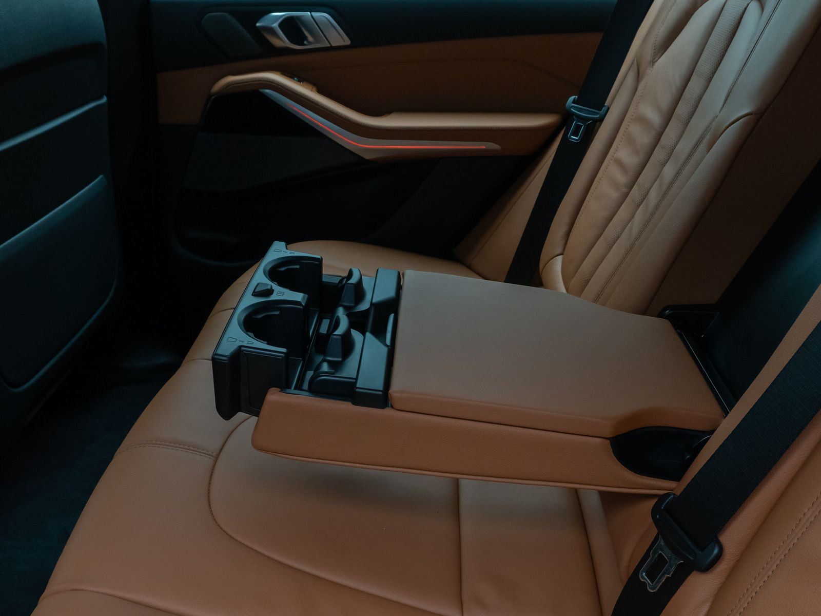 Fahrzeugabbildung BMW X5 xD40d M Sport 360° AHK DAB H/K HUD DisplayKey