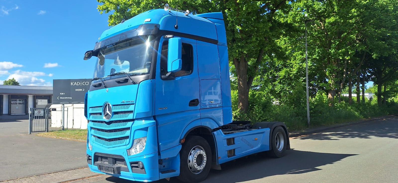 Mercedes-Benz 1845 SZM Mega Spacs Vollausst.