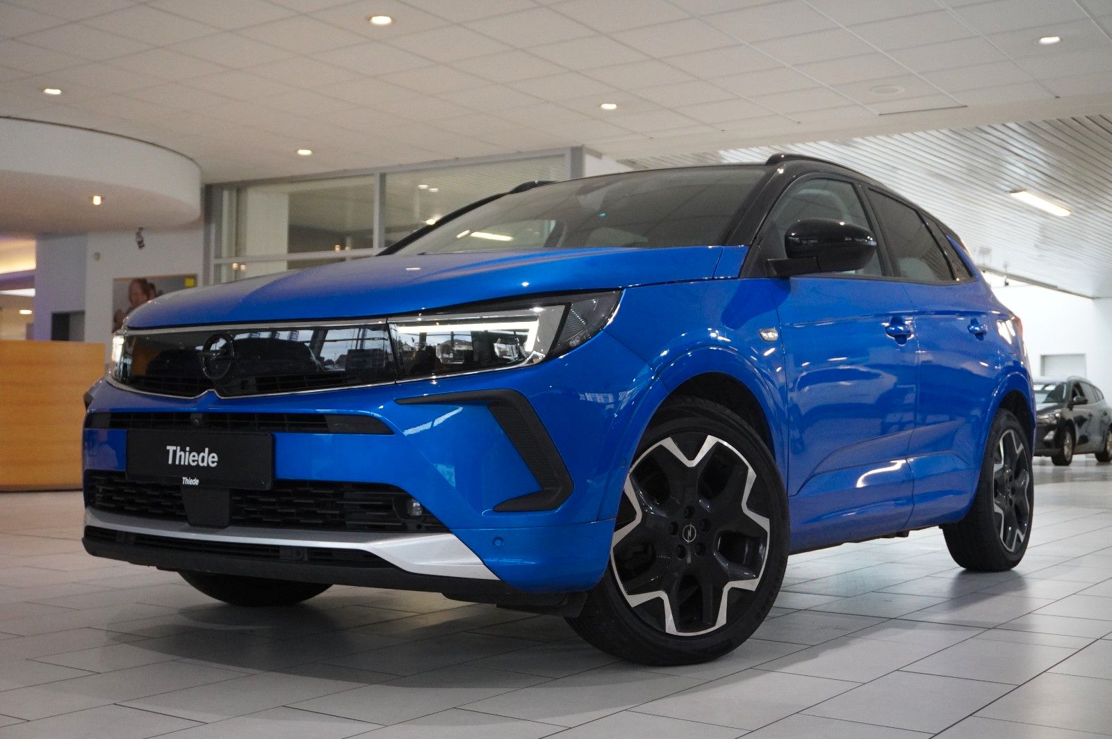 Fahrzeugabbildung Opel Grandland (X) 1.6 HYBRID 4X4 ULTIM. NAVI/360°/SH