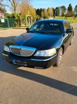 Lincoln Town Car, Ford Crown Victoria, Mercury  - Lincoln Town Car mit Benzin-Antrieb: Limousine
