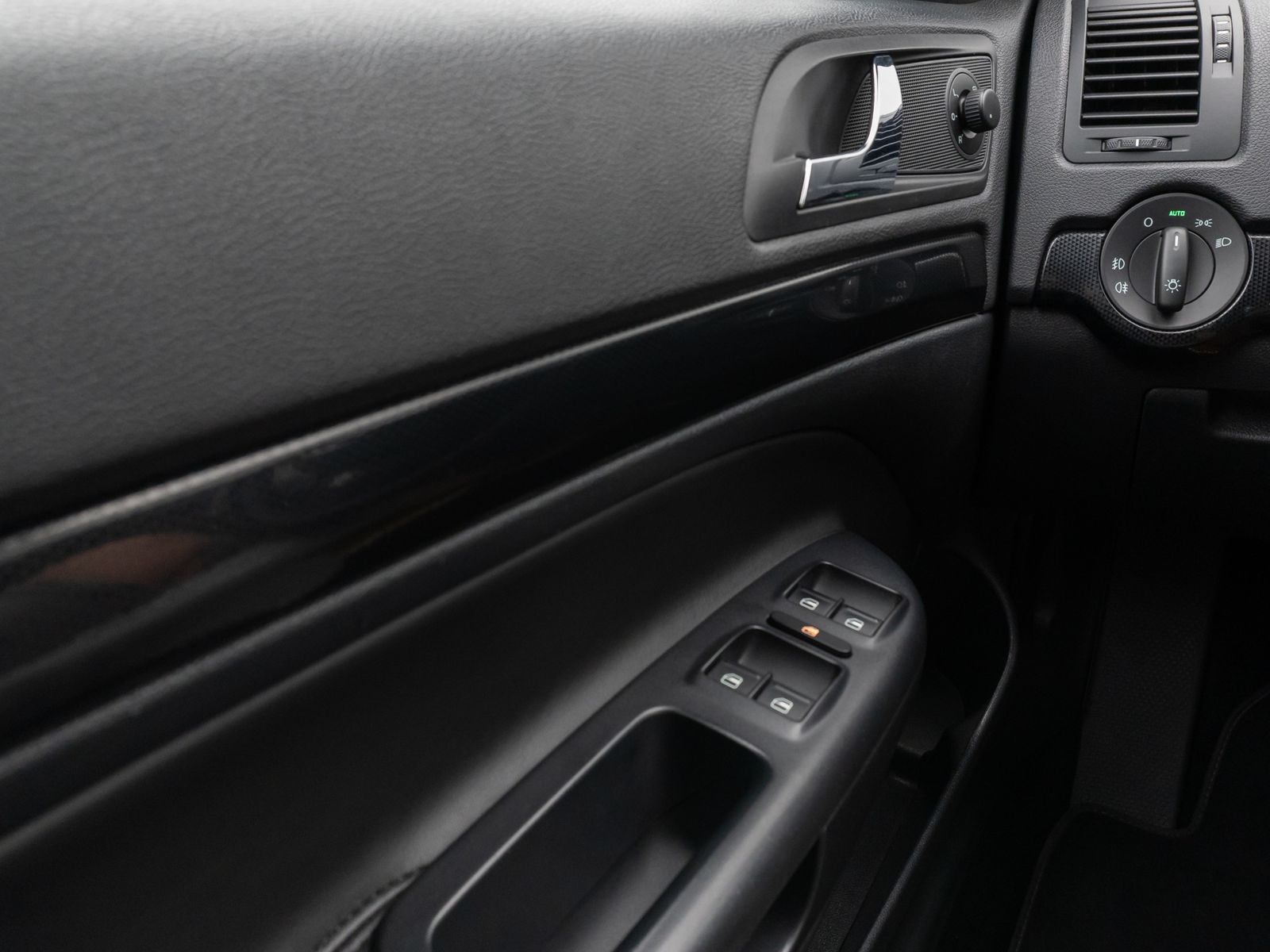 Fahrzeugabbildung SKODA Octavia Combi RS Xenon PDC Navi Sport