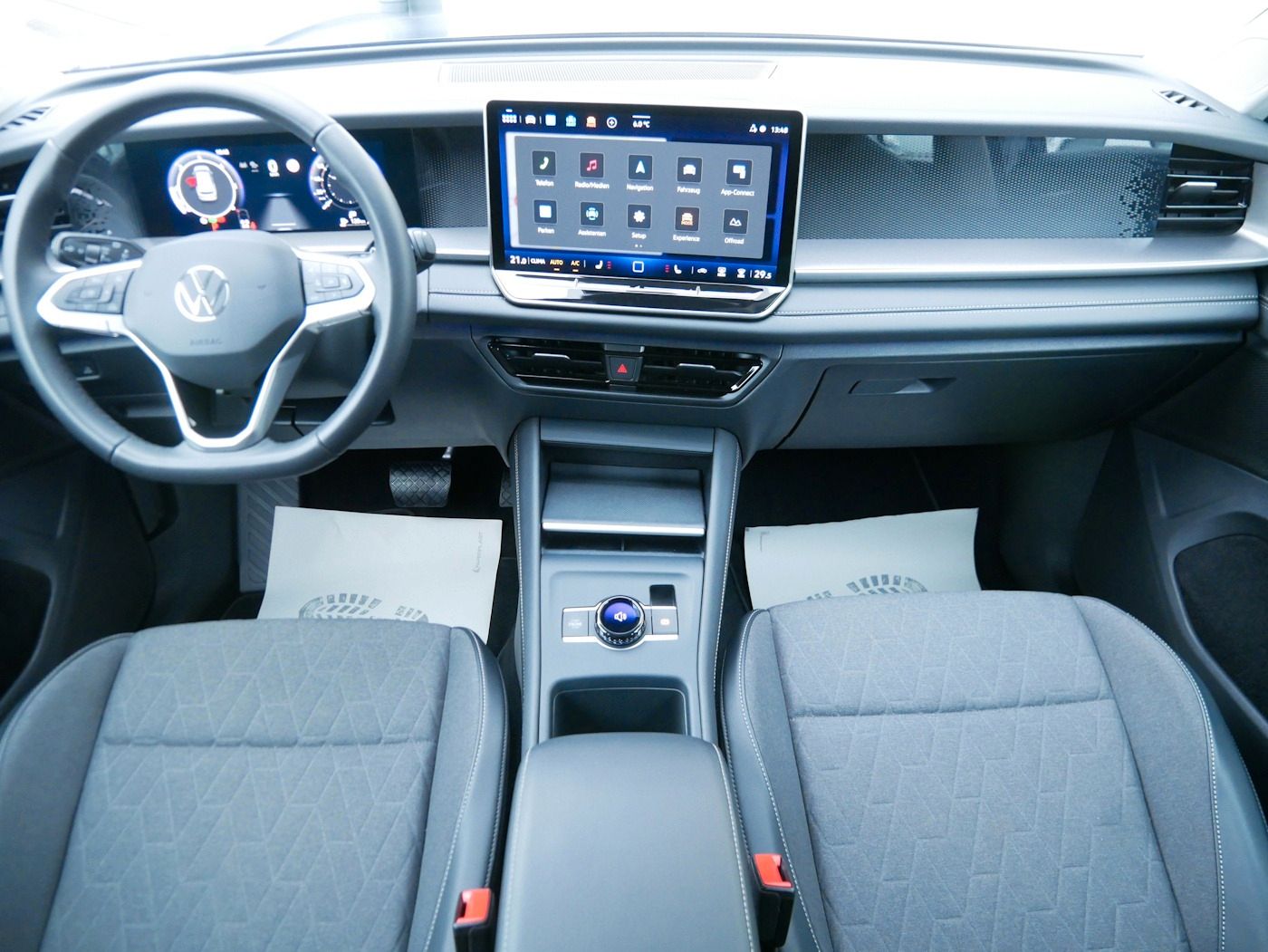 Fahrzeugabbildung Volkswagen Tayron 2.0 4Motion NEU64T 7-Sitzer Matrix AHK DC