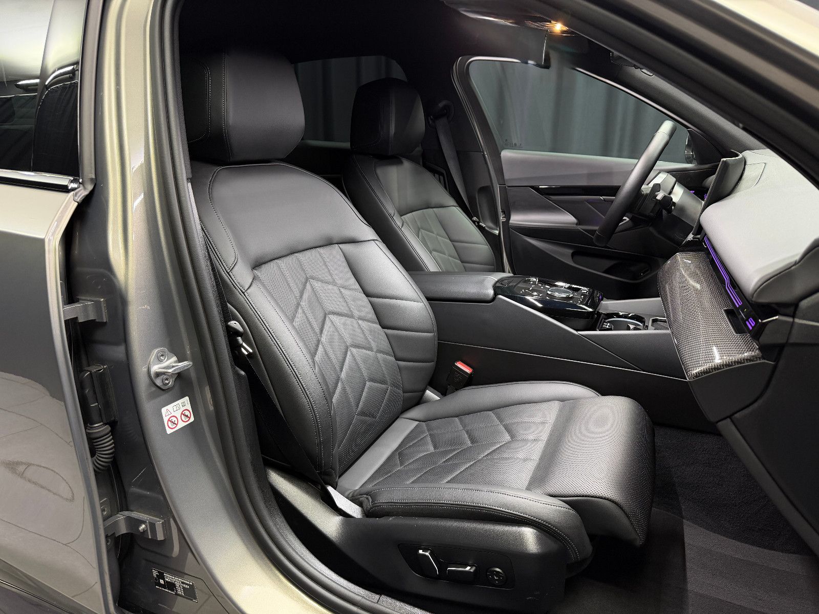 Fahrzeugabbildung BMW 520i M SPORT|H&K|360°|INDIVIDUAL|GESTIK|SHADOW