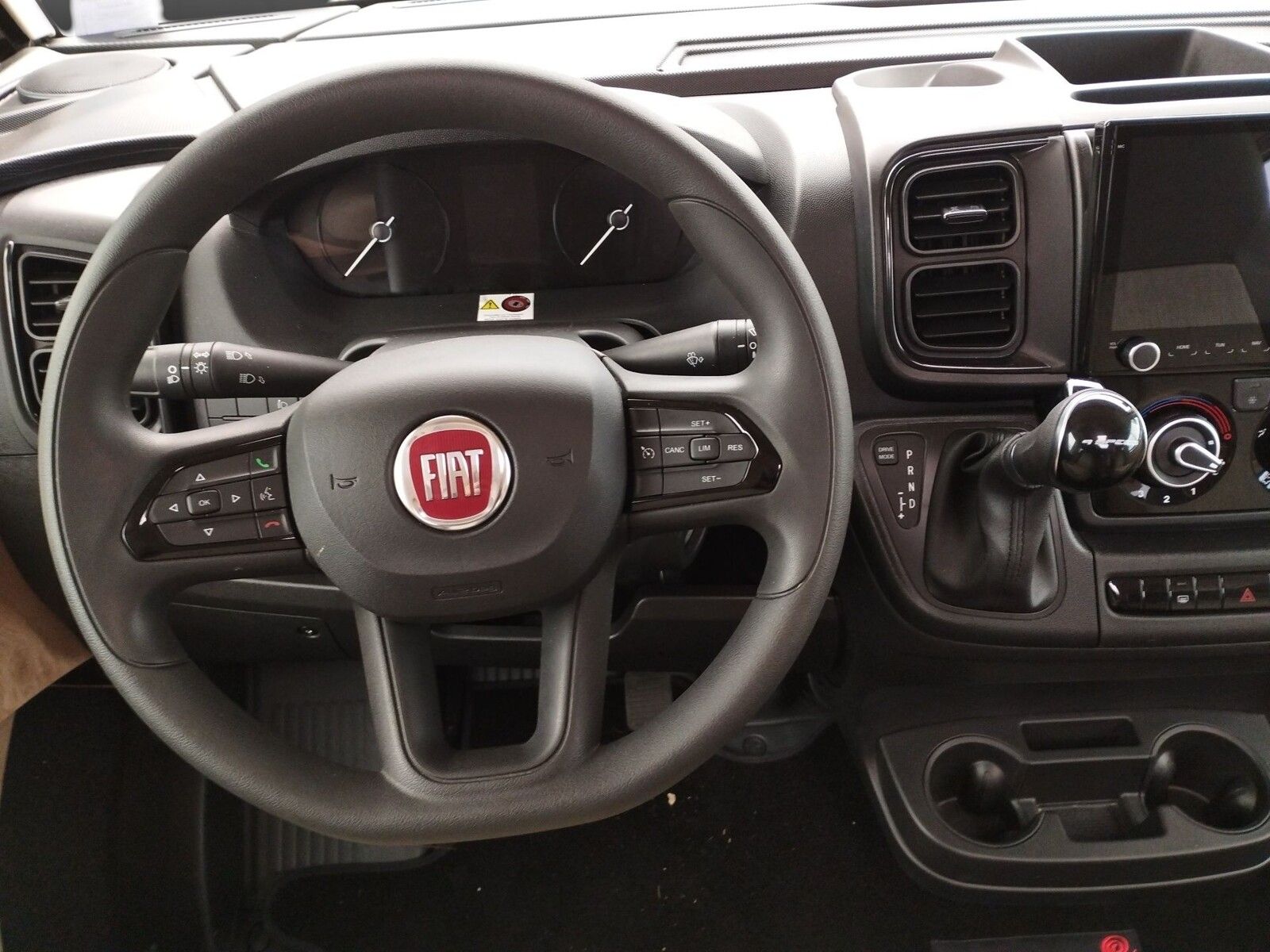 Fahrzeugabbildung Eura Mobil Integra Line IL 720 EF SAT, SOLAR, LUFTFEDERUNG