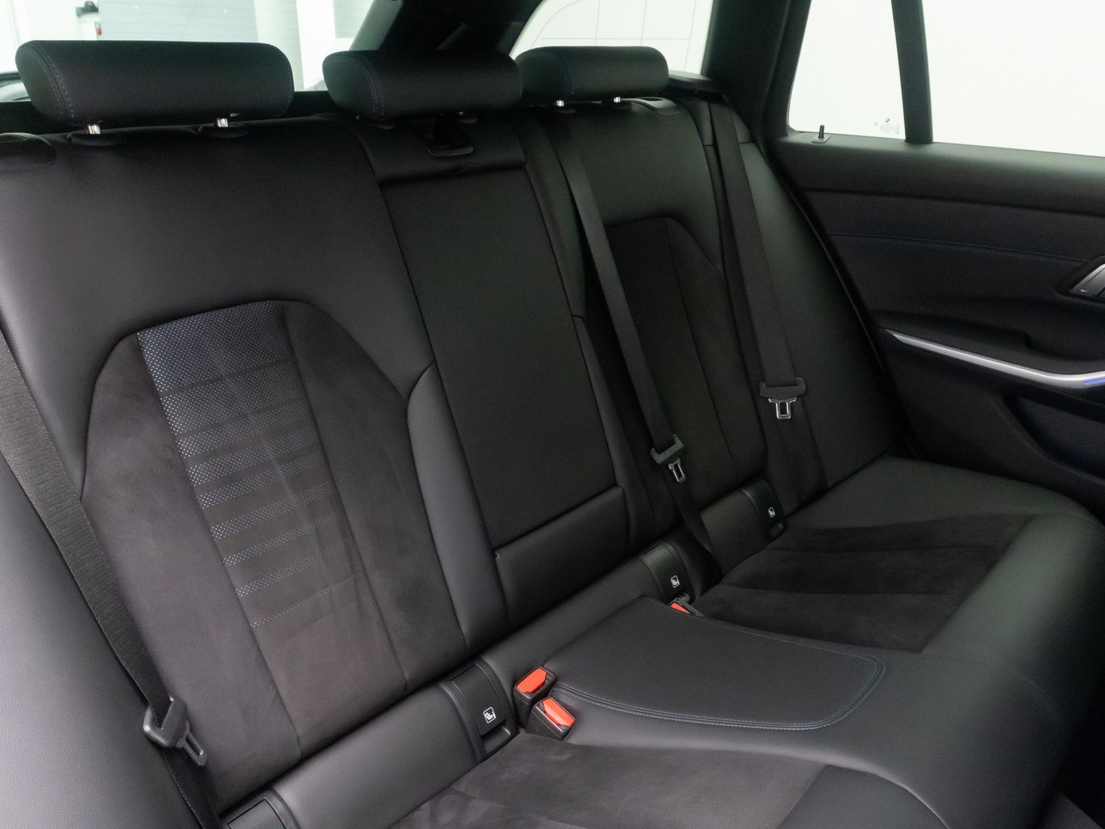 Fahrzeugabbildung BMW 320i M Sport Individual Komfort Laser AHK 19Zoll