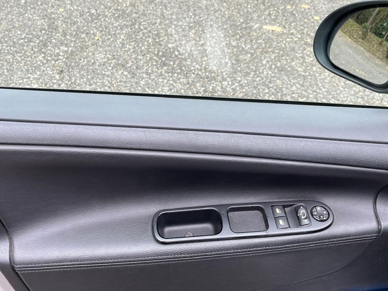 Peugeot 207 2011 — photo 8
