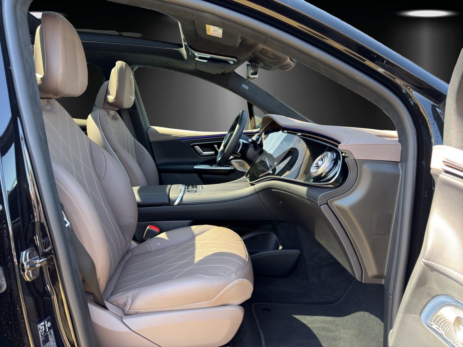Fahrzeugabbildung Mercedes-Benz EQE500 SUV AMG Prem+ AIRMATIC Masage AHK 22kw TV