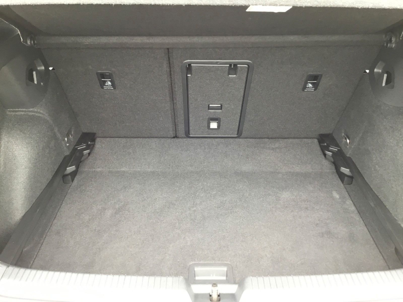 Fahrzeugabbildung Volkswagen Golf 2.0 TSI DSG GTI+Pano+18"+IQ Light