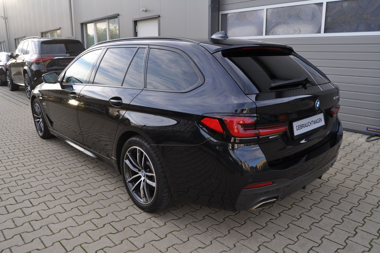 BMW 530e tour. M Sport HuD Driving Assist Pano LASER imagem 2