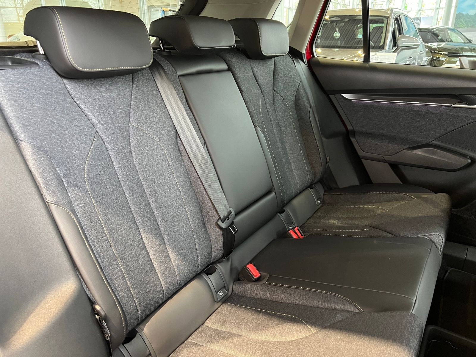 Fahrzeugabbildung SKODA Elroq 50 TOUR *AHK, LED, Navi, Kamera, 19"-LM*