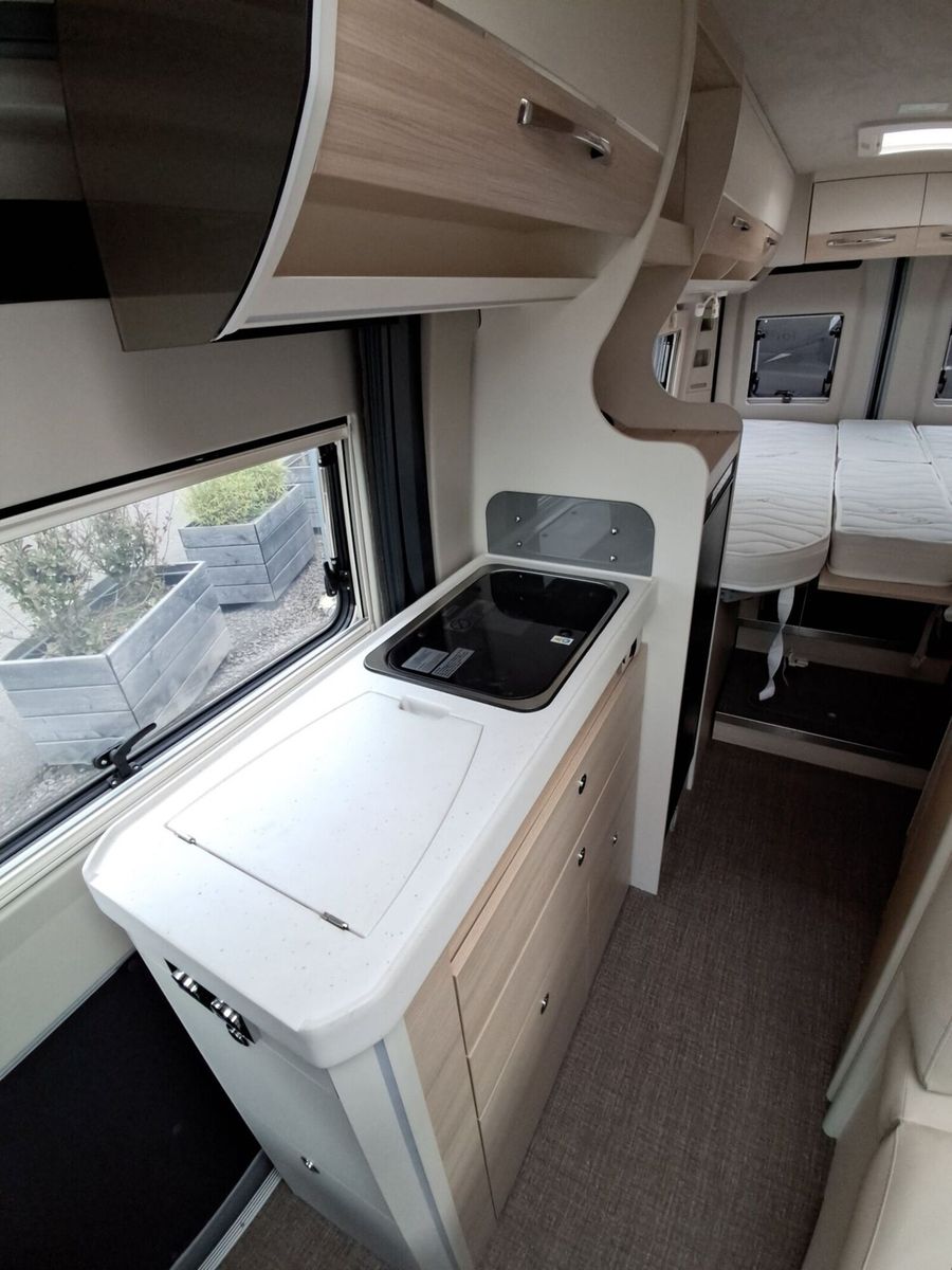 Fahrzeugabbildung Eura Mobil Van V 635 HB Captain-Chair-Sitze, Skyroof, RFK