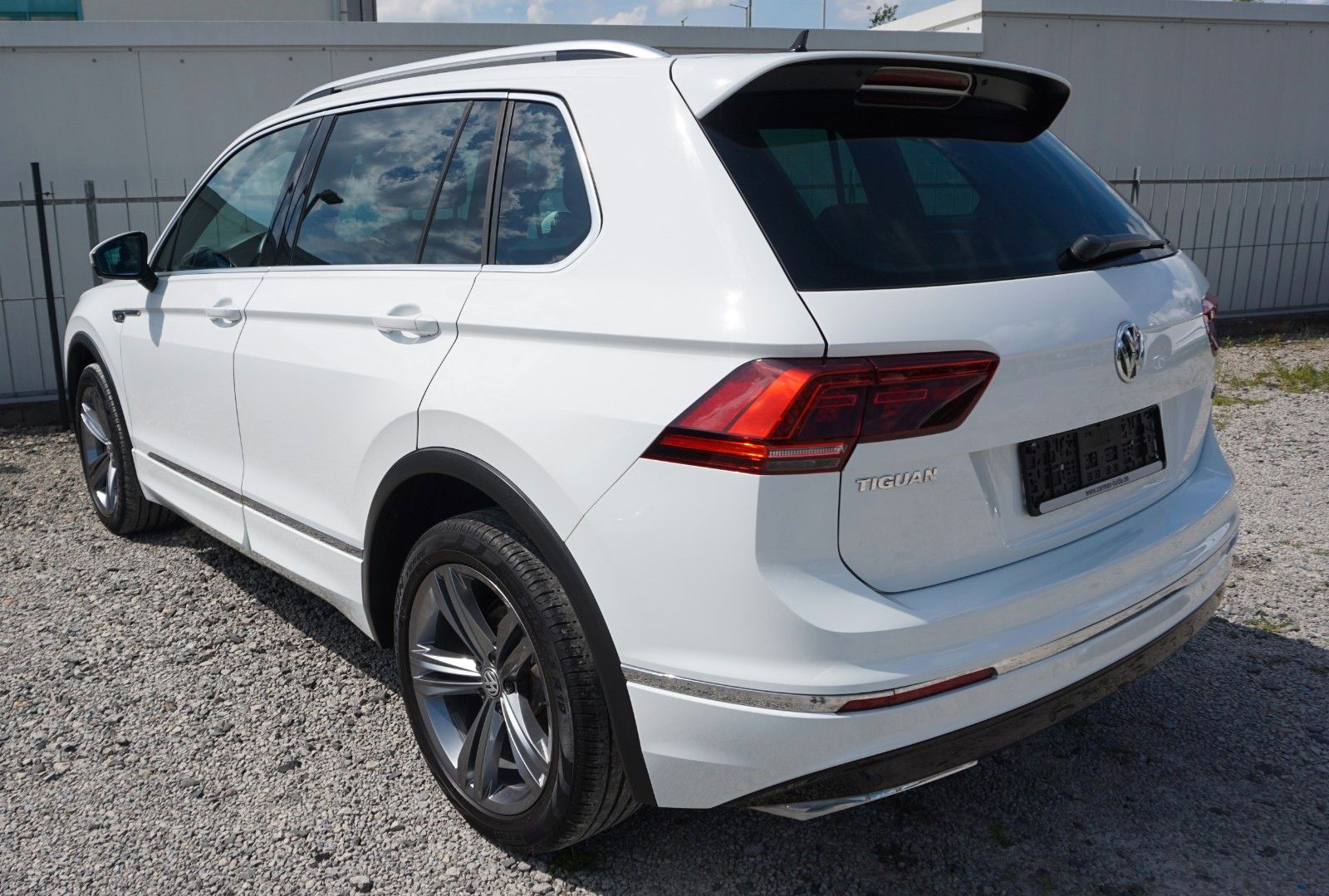 Fahrzeugabbildung Volkswagen Tiguan 4M R-Line Navi,LED,ACC,DCC,Kamera,Head Up
