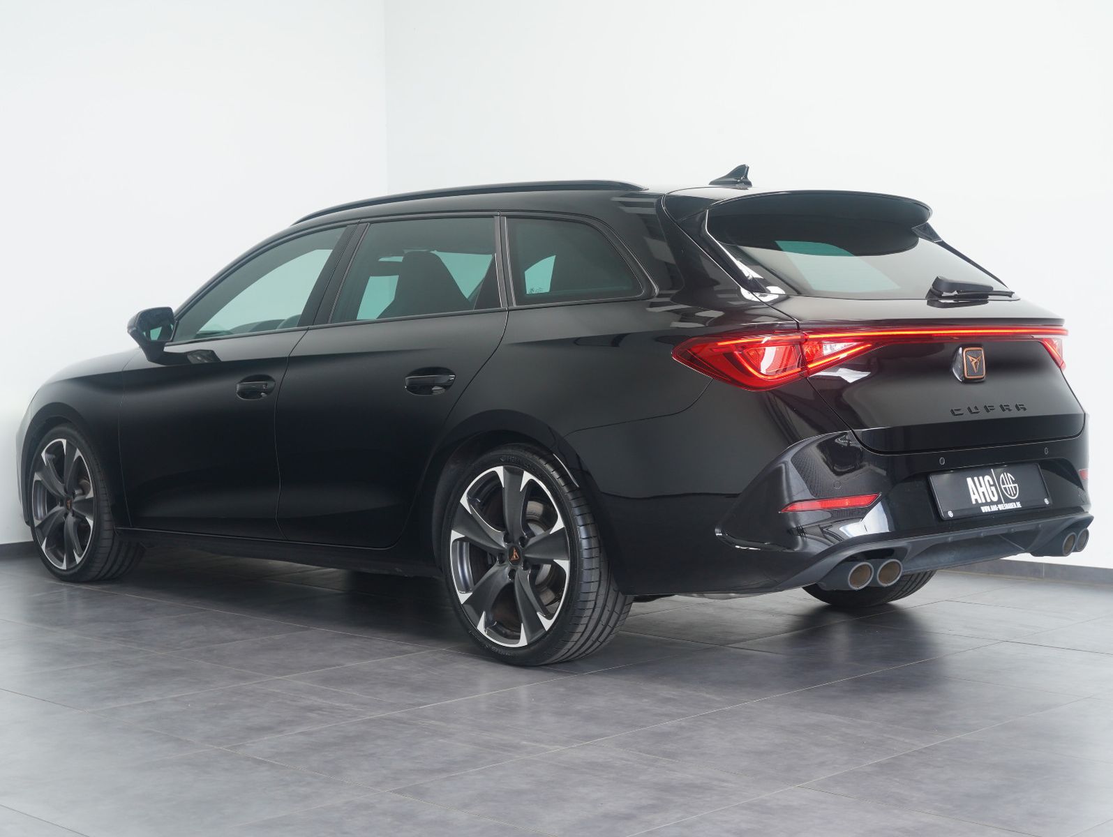 Fahrzeugabbildung CUPRA Leon Sportstourer VZ 2.0 TSI DSG 4Drive