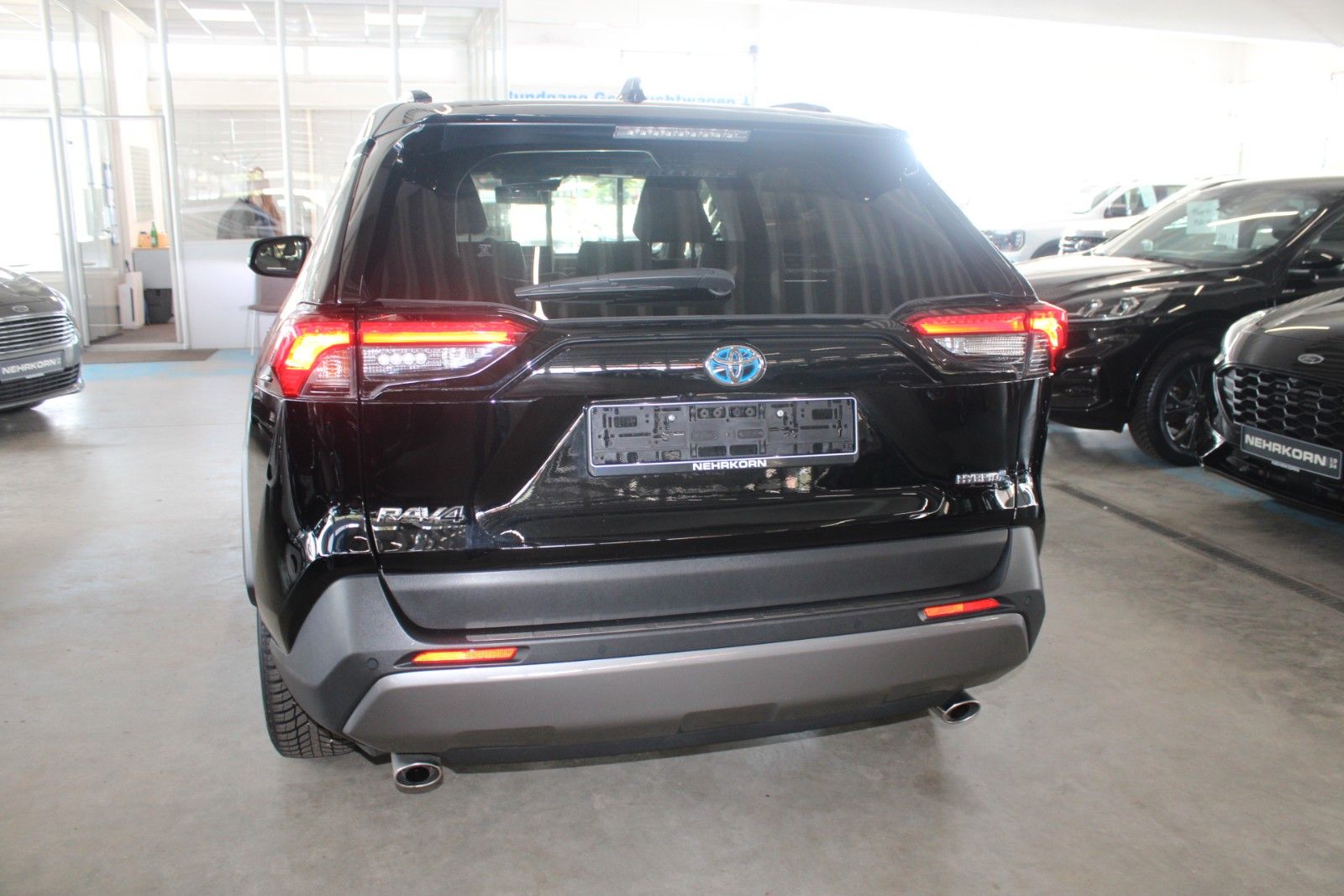 Fahrzeugabbildung Toyota RAV 4 4x2 Hybrid Lounge Aut. PANO LED LEDER ACC