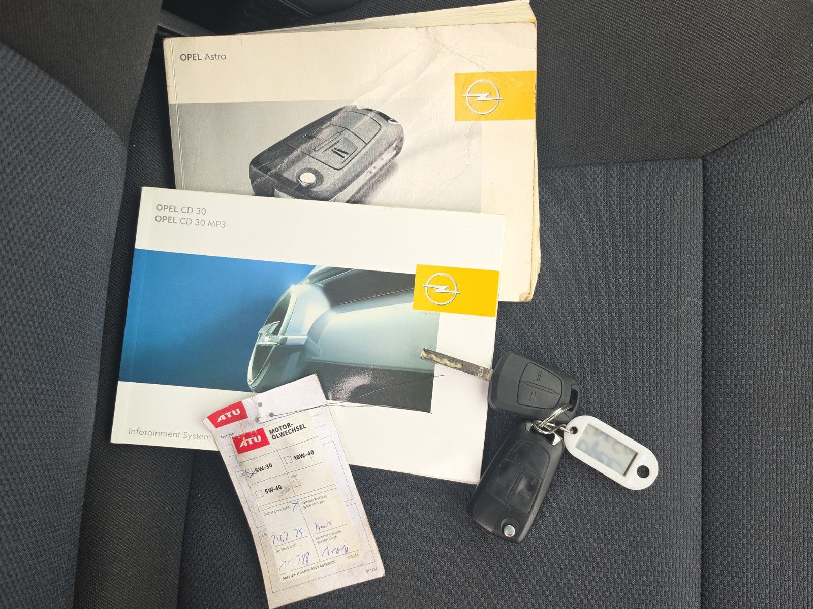 Fahrzeugabbildung Opel Astra H GTC Innovation TEMPOMAT KLIMA PDC