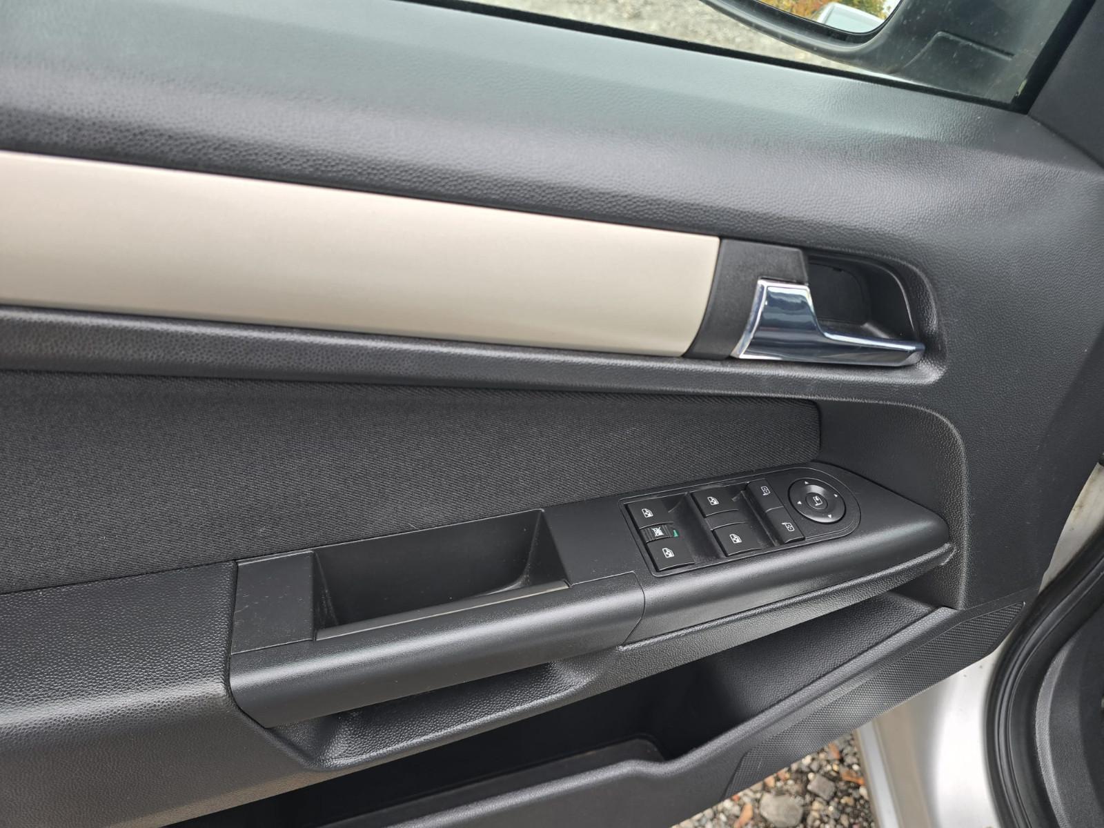Opel Astra 2008 — photo 10