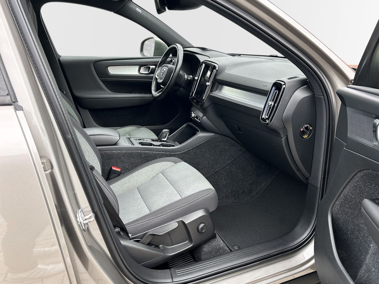 Volvo XC40 T3 Automatik Momentum Pro 19'' Allwetter AC imagem 3