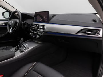 Fahrzeugabbildung BMW 520d Luxury Line Kamera HUD DAB AHK Alarm 19Zoll